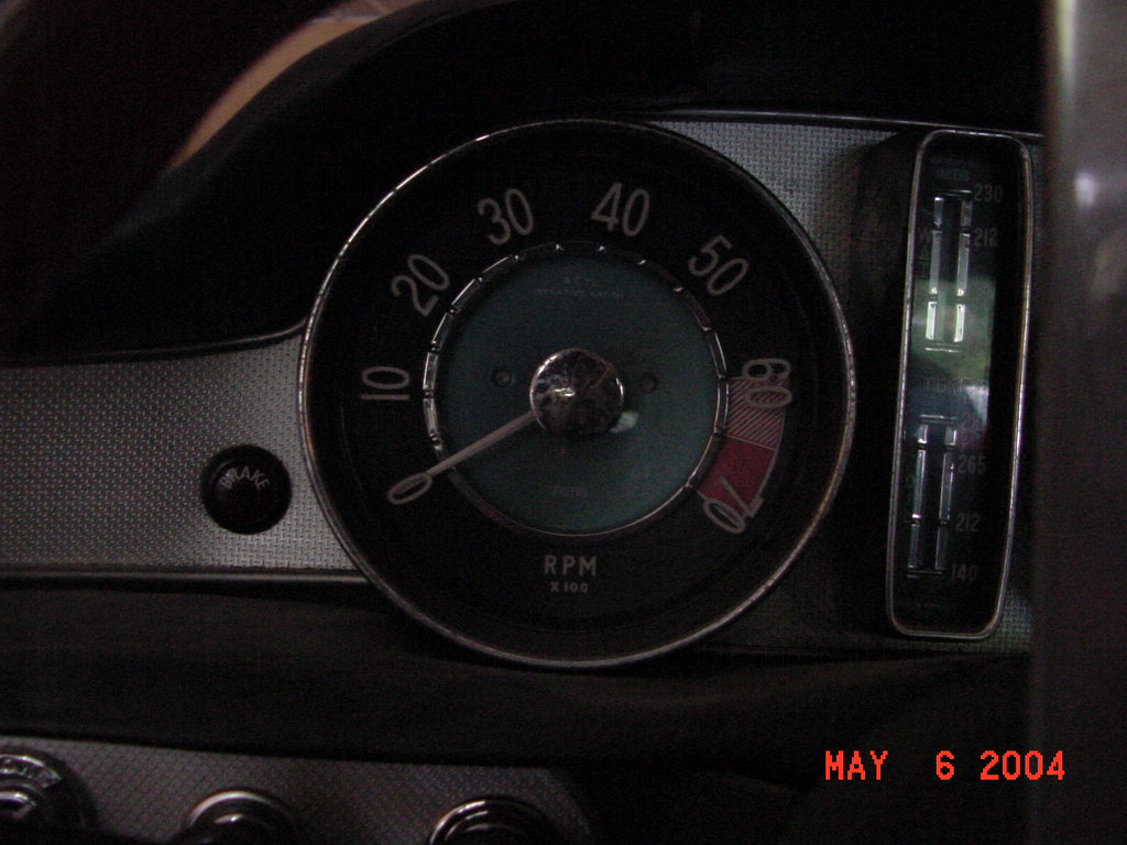 dash tachometer.jpg